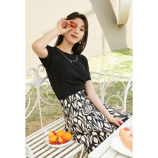 NEELLY纳俪商场同款夏季新款黑色针织衫女圆领百搭短袖修身套头衫N25044A14430 商品图2