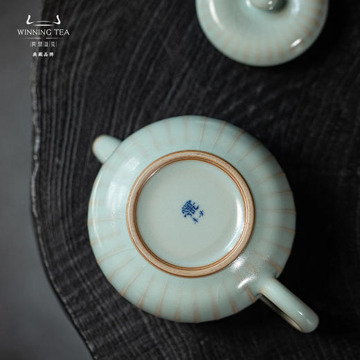 问鼎汝瓷复刻款天青心曲壶 商品图4