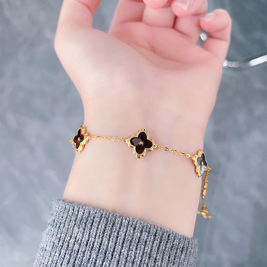 【限时克减150元】足金999  #CNC #低温珐琅 【精品】5G黄金实心双面茶黑玑镂珐琅柿蒂纹幸运草五花调节手链(AU5GSL00016-2)（预售产品下单后不退款不退货不换货不补差价） 商品图0