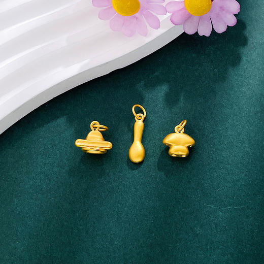 【限时克减150元】足金 #儿童/宝宝 （无成色字印） 3D硬金空心锦衣玉食官衣官帽金汤匙手串挂件吉祥三宝Diy手串配件/3件(AU3DSC00054)预售产品下单后不退款不退货不换货不补差价 商品图1