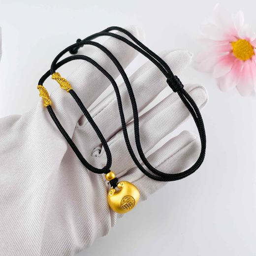 【限时7.5折】【定价黄金】足金 #小胖福 #招财进宝 3D硬金空心双面福字锁包小金坨挂绳吊坠小胖福平安锁吊坠成品项链（含珠子）(AA3DDZ00035)（预售产品下单后不退款不退货不换货不补差价） 商品图3