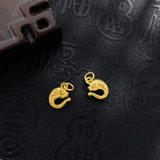 【限时克减150元】足金999 （两件均有成色字印）古法实心小锦鲤小金鱼简易连接扣鱼钩扣手串配件Diy手串配件/2件(AKGFSC00630)预售产品下单后不退款不退货不换货不补差价 商品图1