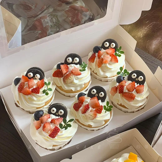 【店长推荐】萌眼草莓纸杯小蛋糕-纸杯颜色随机 商品图0