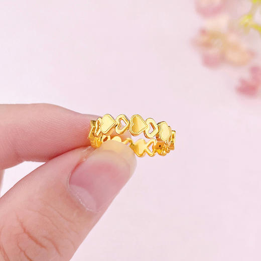 【限时克减150元】足金 无氰5D硬金固口戒指镂空绕线心连心圈戒砂面爱心戒指(AU5DJZ00034)预售产品下单后不退款不退货不换货不补差价 商品图2