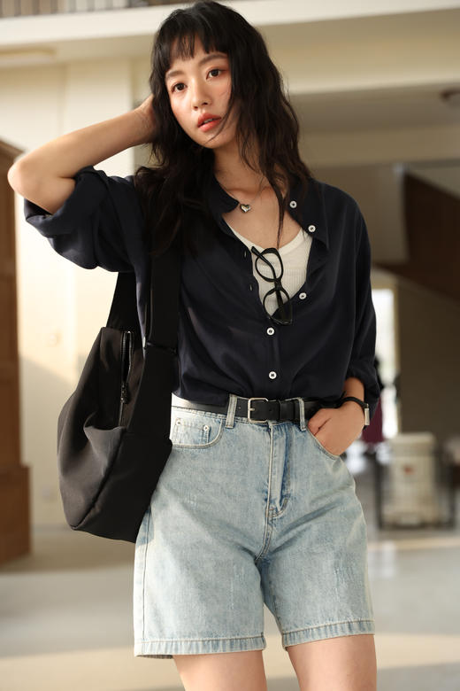 【谷小悠·天丝亚麻立领衬衫】韩国小众设计师款，小心机设计不会撞衫 天丝十亚麻质感，飘逸轻盈，舒适藏肉，久穿不 易变形 下摆的系带设计，上身很显慵懒文艺感哦 商品图1