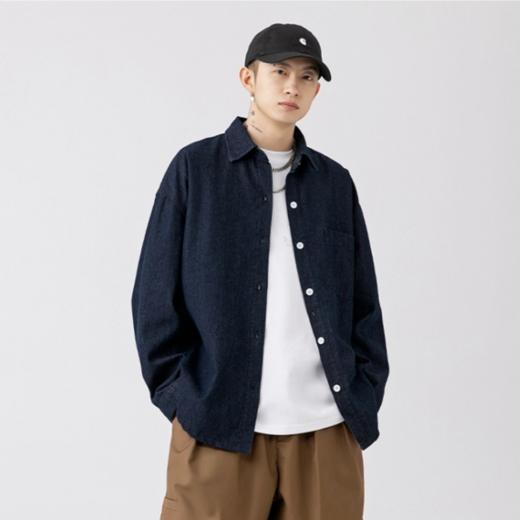 【夏季服饰丨吾家男女同款牛仔外套 】选用牛仔面料，舒适透气不沉闷，胸前立体口袋设计，方便实用，简约基础版型，穿搭方便自由，单穿叠穿都很好看，出门搭配任意裤子或者裙子都能很惊艳 商品图2