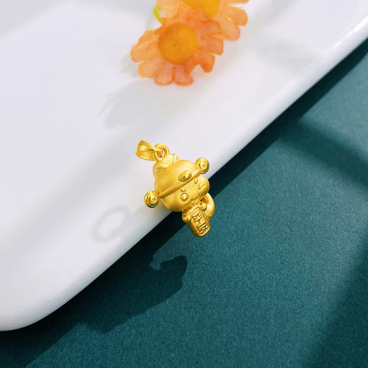 【限时7.5折】【定价黄金】足金 #平安 #生肖 #蛇年新品 【精品】3D硬金空心平安状元蛇宝宝吊坠(AR3DDZ00228)（预售产品下单后不退款不退货不换货不补差价） 商品图2