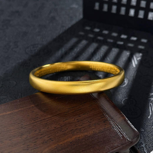 【限时克减150元】足金999.9 #复古风 #祈福 古法空心固口手镯古风轮胎内莲花心经手镯（面宽约7.9-8.3mm，厚约4.3mm）(ANWGFSZ00896-2) 商品图0