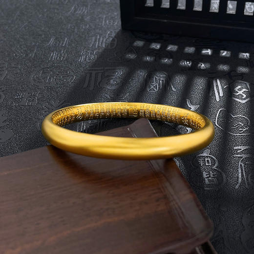 【限时克减150元】足金999.9 古法素圈光圈固口内百福泥鳅背手镯（面宽约7.5-7.9mm，厚约5.1mm）(GFSZW00169-02)（预售产品下单后不退款不退货不换货不补差价） 商品图2