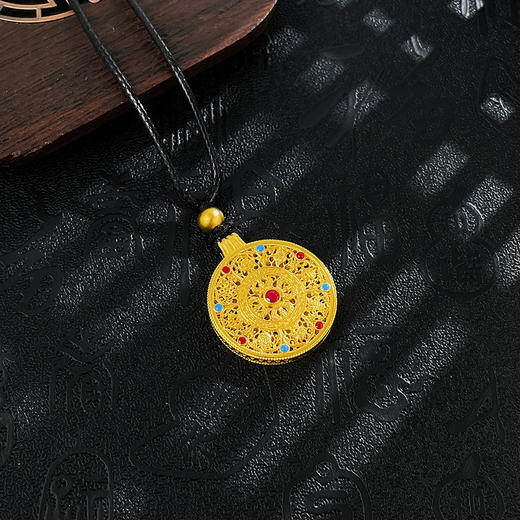 【限时克减150元】足金999 #八宝罗盘 #低温珐琅 古法镂空圆盘挂绳吊坠十字金刚杵八宝罗盘吊坠（黑绳为进口配绳，含珠子）(AUQGFDZ00063-2) 商品图2