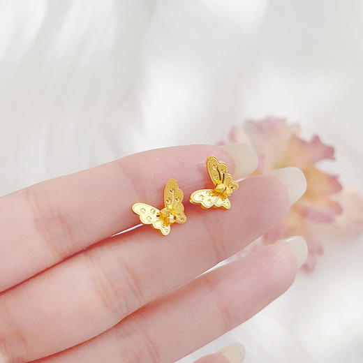 【限时克减150元】足金999 #CNC (足金999字印)5G黄金CNC蹦迪珠蝴蝶耳钉(5GES00877)预售产品下单后不退款不退货不换货不补差价 商品图2