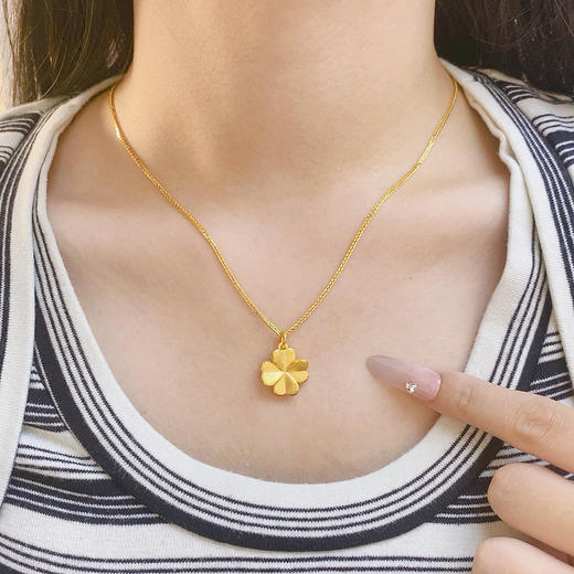 【限时7.5折】【定价黄金】足金 无氰5D硬金空心幸运四叶草吊坠(不含链）(V5DDZ00014)（预售产品下单后不退款不退货不换货不补差价）（预售产品下单后不退款不退货不换货不补差价） 商品图0