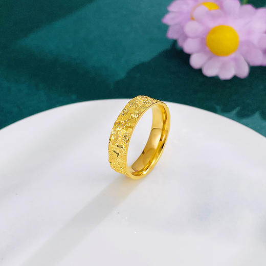 【限时克减150元】足金999 #碎碎冰  5G黄金实心CNC固口花形时尚圈戒（面宽约4.6-5mm）(BE5GJZ00064)（预售产品下单后不退款不退货不换货不补差价 商品图1