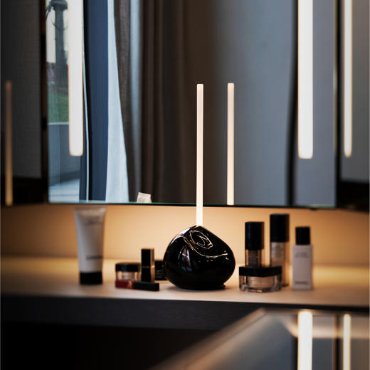 摩根X豪尔赫·埃雷拉大师联名款流体系列面光充电台灯 商品图4