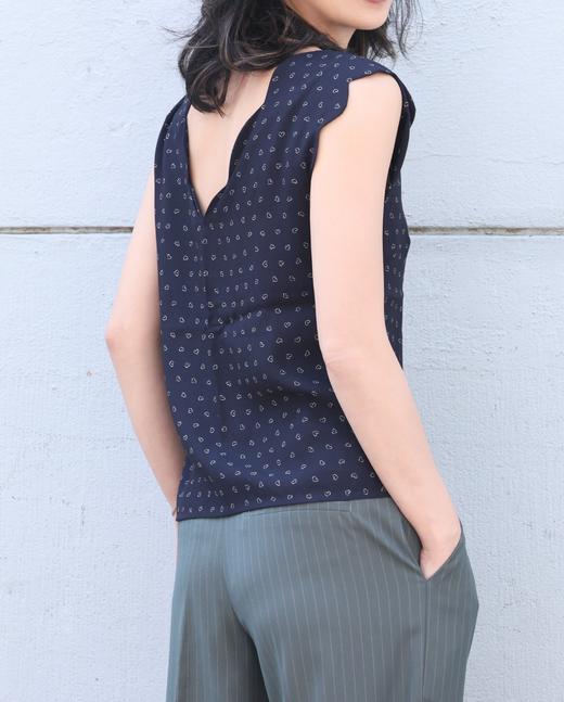 TYNVIE 经典V领背心-爱心花纹 商品图7