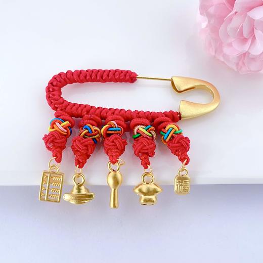 【限时克减150元】足金 #儿童/宝宝 5D无氰硬金编织丰衣足食宝宝胸针/孕妇压惊针胸针别针（合金胸针，适合0-3岁宝宝）(AJ5DXZ00001)预售产品下单后不退款不退货不换货不补差价 商品图3