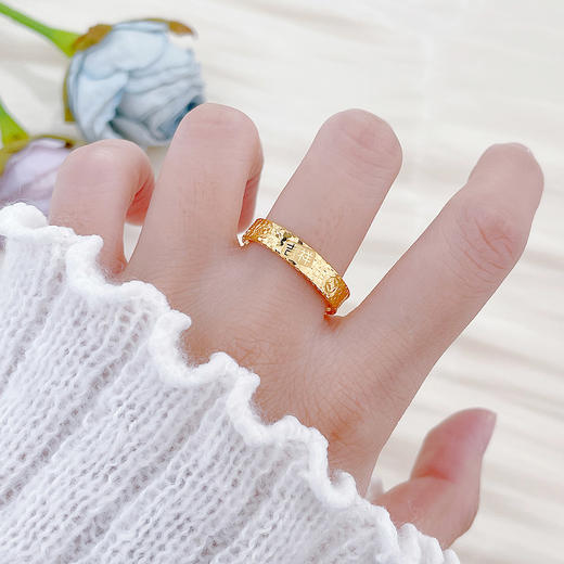 【限时克减150元】足金999 #CNC 5G黄金实心戒指CNC吉言吉语碎碎冰条戒(BE5GJZ00114)（预售产品下单后不退款不退货不换货不补差（预售产品下单后不退款不退货不换货不补差 商品图0