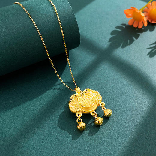 【限时克减150元】足金 3D硬金空心铃铛平安快乐福字锁包吊坠（不含链）(AR3DDZ00193)（预售产品下单后不退款不退货不换货不补差价）（预售产品下单后不退款不退货不换货不补差价） 商品图2