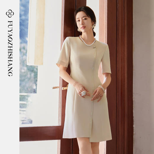 FUYAO扶摇 杏色连衣裙女2025夏季国风盘扣女裙高级感醋酸圆领裙子 商品图0