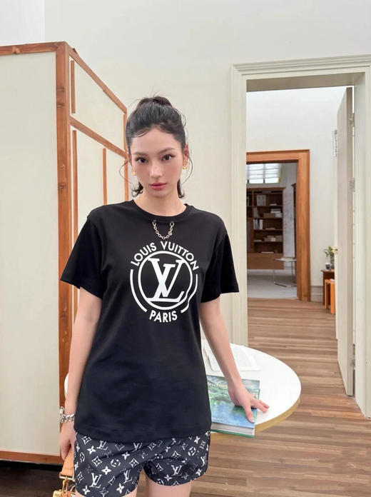 驴家LVFW24BythePool系列白色Logo字母印花圆领金属链条装饰套头短袖（TM） 商品图12