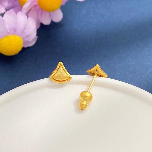 【限时克减150元】足金999 5G黄金空心几何扇形小裙子拉丝时尚耳饰耳钉(AR5GES00430)（预售产品下单后不退款不退货不换货不补差价） 商品图1