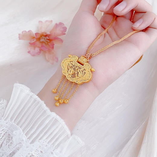 【限时克减150元】足金999 古法镂空挂绳吊坠玲珑珠流苏花丝如意锁龙凤呈祥锁包婚嫁吊坠(AUQGFDZ00091)（预售产品下单后不退款不退货不换货不补差价） 商品图3