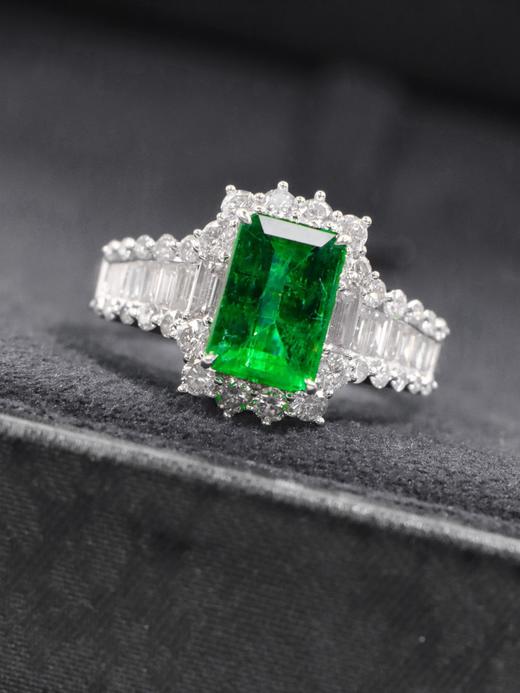 1.7ct刻面祖母绿戒指 商品图0