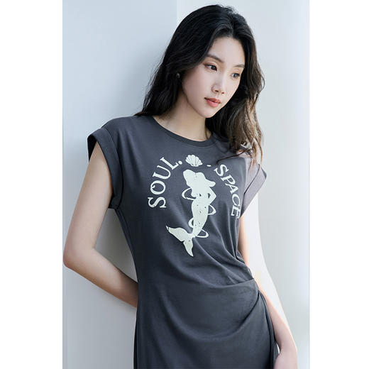 NEELLY纳俪商场同款夏季新款烟灰色收腰休闲连衣裙女印花褶皱长裙N25044Y04583 商品图1