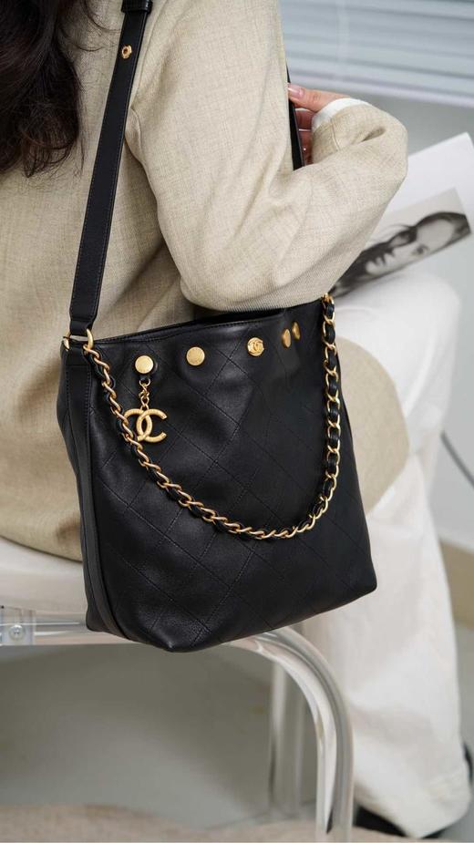 CHANEL香奈儿25P金属硬件抛光小羊皮水桶包斜挎单肩包（HH） 商品图3