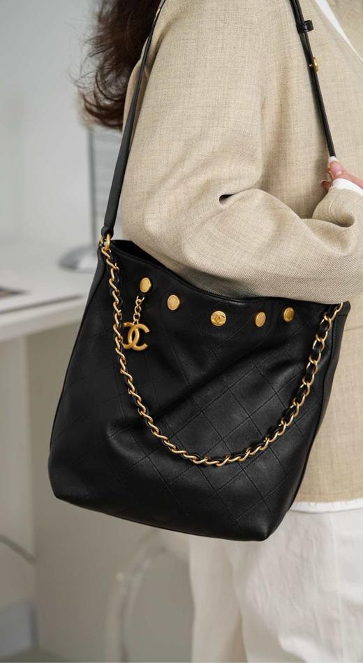 CHANEL香奈儿25P金属硬件抛光小羊皮水桶包斜挎单肩包（HH） 商品图9
