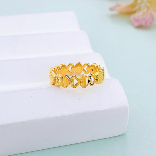 【限时克减150元】足金 无氰5D硬金固口戒指镂空绕线心连心圈戒砂面爱心戒指(AU5DJZ00034)预售产品下单后不退款不退货不换货不补差价 商品图1