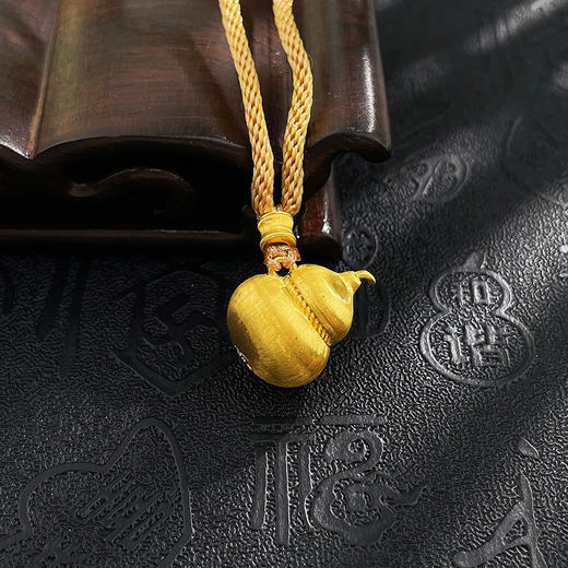 【限时克减150元】足金999 #招财纳福 #葫芦 古法空心挂绳国潮传承冰丝金冰丝丝绒金福禄奶葫芦吊坠（含配件）(AUQGFDZ00137)（预售产品下单后不退款不退货不换货不补差价） 商品图0