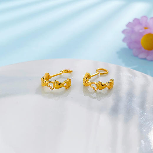 【限时克减150元】足金999.9 #怦然心动 【精品】镂空真爱永恒心连心爱心心形耳饰耳钉半月耳圈(AWWES00293)预售产品下单后不退款不退货不换货不补差价 商品图0