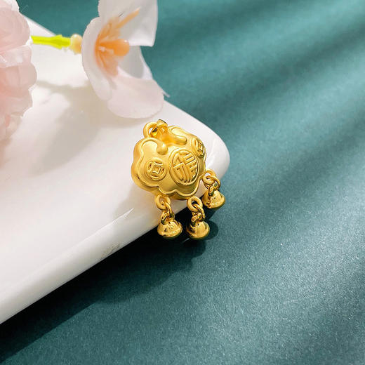 【限时克减150元】足金 #儿童/宝宝 3D硬金空心锁包吊坠铃铛福字铜钱造型锁包吊坠(AR3DDZ00144)预售产品下单后不退款不退货不换货不补差价 商品图1