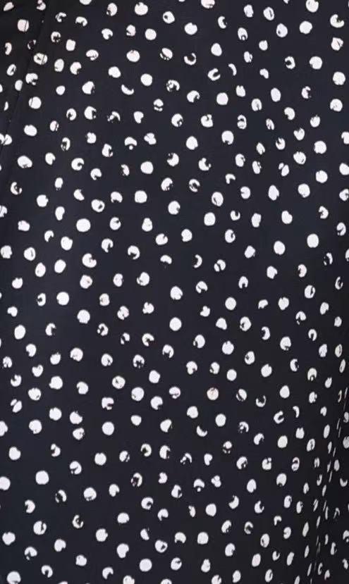TYNVIE V领褶皱下摆丝质连衣裙 - 黑色波点 商品图9