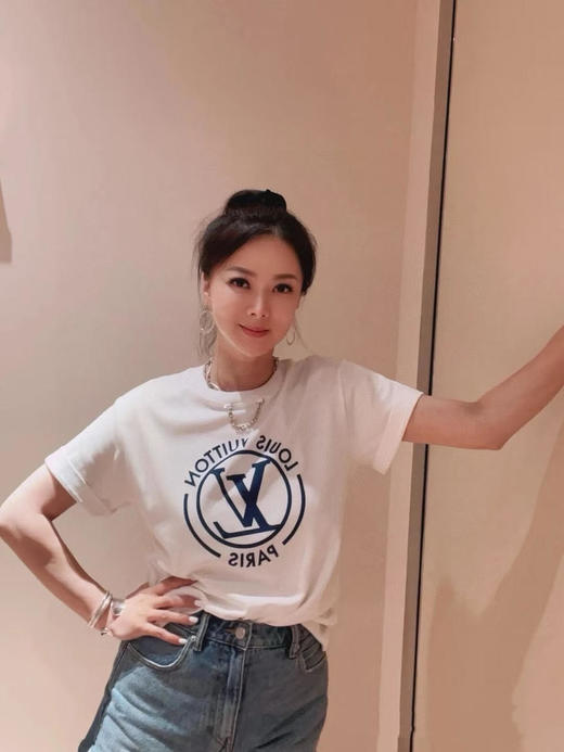 驴家LVFW24BythePool系列白色Logo字母印花圆领金属链条装饰套头短袖（TM） 商品图0