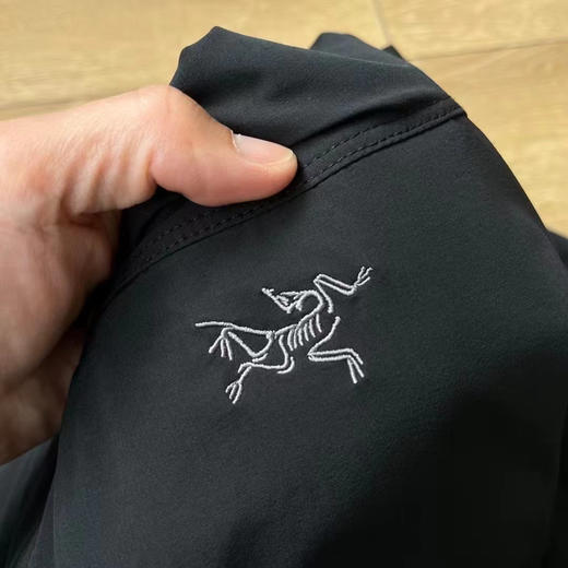 原单始祖鸟 Gamma Lightweight轻量 薄款夹克外套！
黑色S M L XL（偏大）
清货特价 商品图3