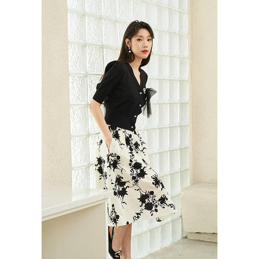 NEELLY纳俪商场同款夏季新款V领显瘦短袖针织衫女黑色修身上衣N25044A14409 商品图2