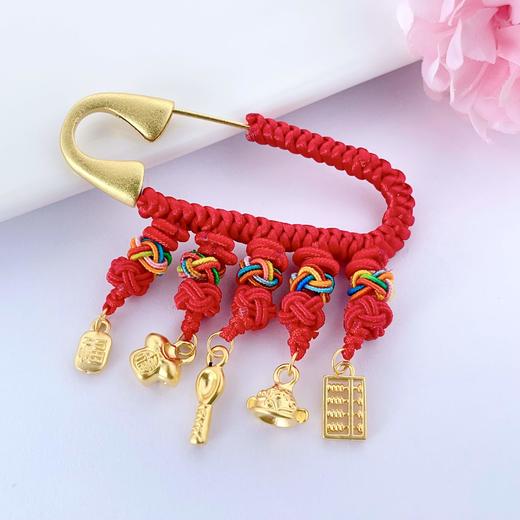 【限时克减150元】足金 #儿童/宝宝 5D无氰硬金编织丰衣足食宝宝胸针/孕妇压惊针胸针别针（合金胸针，适合0-3岁宝宝）(AJ5DXZ00001)预售产品下单后不退款不退货不换货不补差价 商品图2