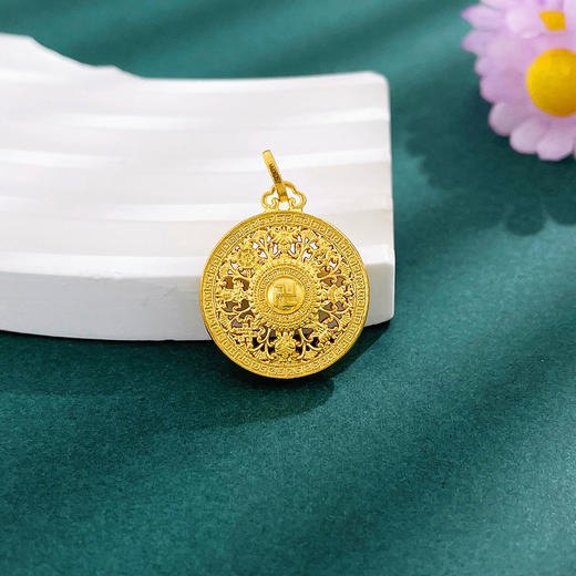 【限时克减150元】足金999 #八宝罗盘 （足金999字印）5G黄金镂空福运绵长圆满福字罗盘吊坠(5GDZ00554-02)（预售产品下单后不退款不退货不换货不补差价） 商品图2