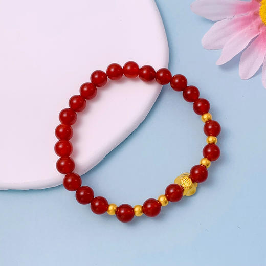 【限时7.5折】【定价黄金】足金 #微硬金  无氰5D硬金邂逅爱情浪漫玫瑰花小金珠红玛瑙圆珠手链弹力绳手串(AA5DSC00072)（预售产品下单后不退款不退货不换货不补差价） 商品图1