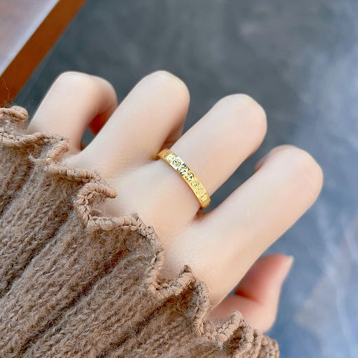 【限时克减150元】足金999 #CNC #固口戒指 5G黄金空心几何方形车花仿钻戒指固口圈戒（面宽约2.7-3.1mm）(BE5GJZ00161)（预售产品下单后不退款不退货不换货不补差价） 商品图0