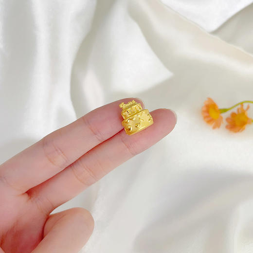 【限时7.5折】【定价黄金】足金 #礼品摆件 3D硬金空心生日蛋糕生日礼物不可旋转不可拆卸生日快乐音符蛋糕摆件(V3DBJ00009-3)（预售产品下单后不退款不退货不换货不补差价） 商品图3