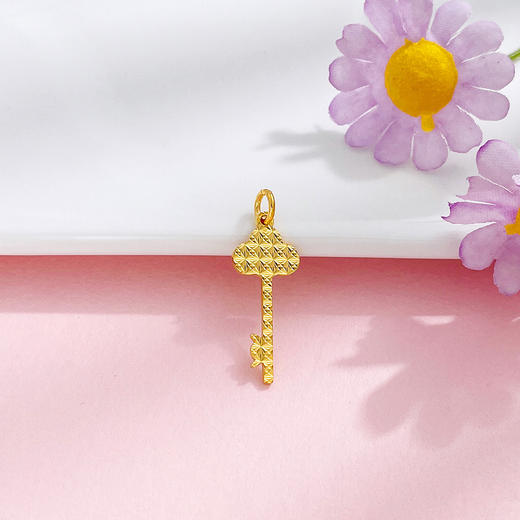 【限时7.5折】足金999 (足金999字印)5G黄金实心如意钥匙吊坠(5GDZ00495)(预售产品下单后不退款不退货不换货不补差价 商品图1