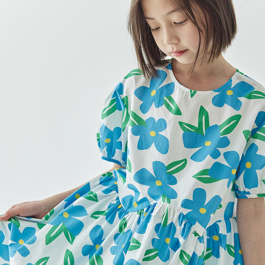 【代发】蓝色印花连衣裙 棵初夏季女童蓝花色全棉印花裙子中大童泡泡袖褶皱碎花裙 商品图5