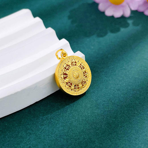 【限时克减150元】足金999 #复古风 #八宝罗盘 （足金999字印）5G黄金镂空福运绵长圆满福字罗盘吊坠（不含链）(5GDZ00555)（预售产品下单后不退款不退货不换货不补差价） 商品图3