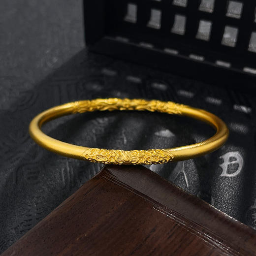 【限时克减150元】足金999.9 古法空心固口圆管卷草纹手镯（面宽约3.8-4.2mm）(GFSZW00180-03)（预售产品下单后不退款不退货不换货不补差价） 商品图2