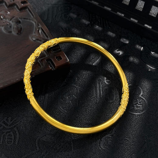 【限时克减150元】足金999.9 古法空心固口圆管卷草纹手镯（面宽约3.8-4.2mm）(GFSZW00180-03)（预售产品下单后不退款不退货不换货不补差价） 商品图3