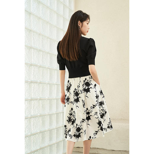 NEELLY纳俪商场同款夏季新款V领显瘦短袖针织衫女黑色修身上衣N25044A14409 商品图3