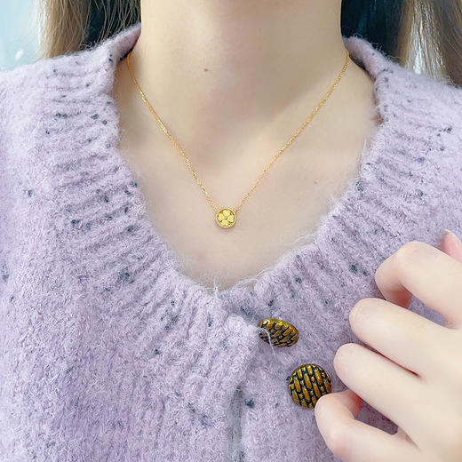 【限时克减150元】足金999 #CNC #时来运转 【精品】5G黄金镂空影底可转动转韵·时光四叶草圆形调节套链(BN5GTL00004)（预售产品下单后不退款不退货不换货不补差价） 商品图4